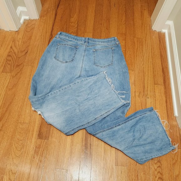 Est. 1946 High Rise Ripped Lightwash Jeans Size 16P - Picture 5 of 7